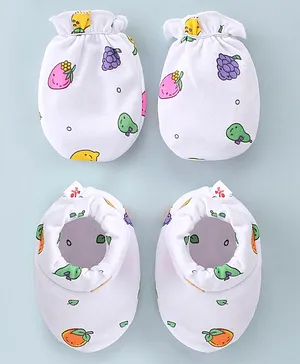 Ben Benny Interlock Knit Mittens with Floral & Hearts Print Pack...