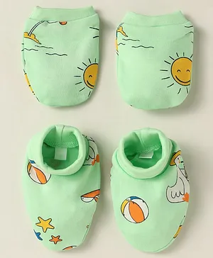 Funkrafts Snowflake Applique Detailed Handmade Crochet Booties...